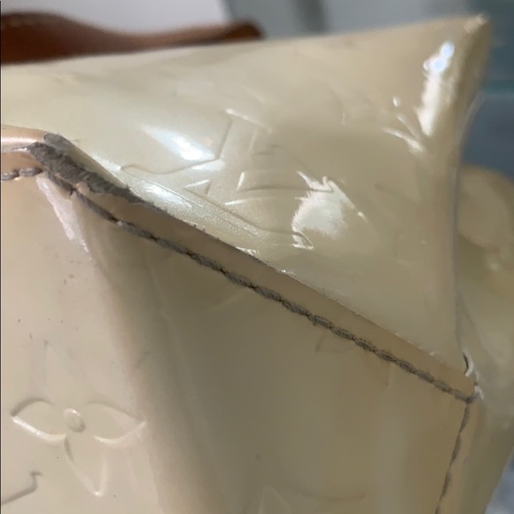 Louis Vuitton Vernis Read bag ๐ฅ Yellow - Picture 7 of 7